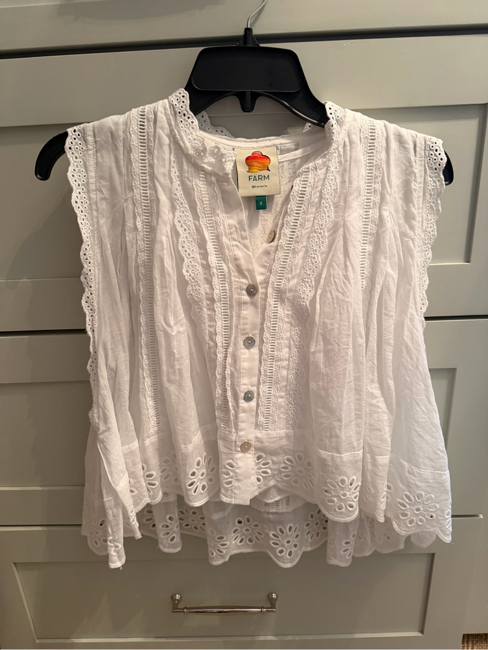 FARM Rio White Eyelet Button-Front Sleeveless Blouse